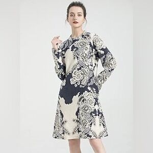 MiniBee Chic Floral Long Sleeve Pocketed Dress in Navy and Cream Linen NWOT